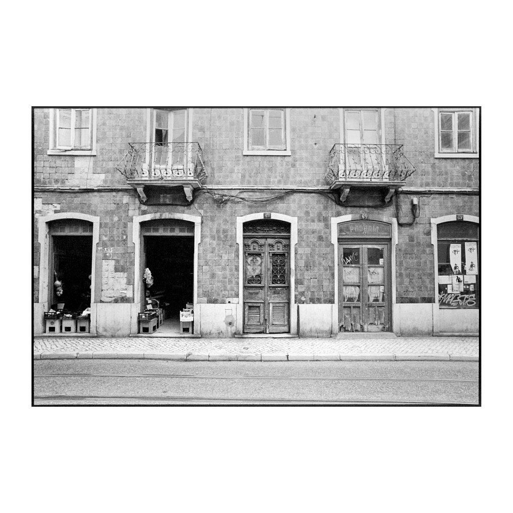 Lissabon-15-Leica-R7-Lomochrome-Metropolis-100-400.jpg
