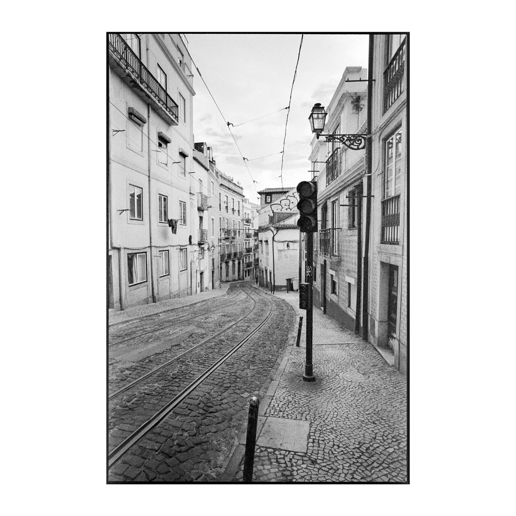 Lissabon-18-Leica-R7-Lomochrome-Metropolis-100-400.jpg