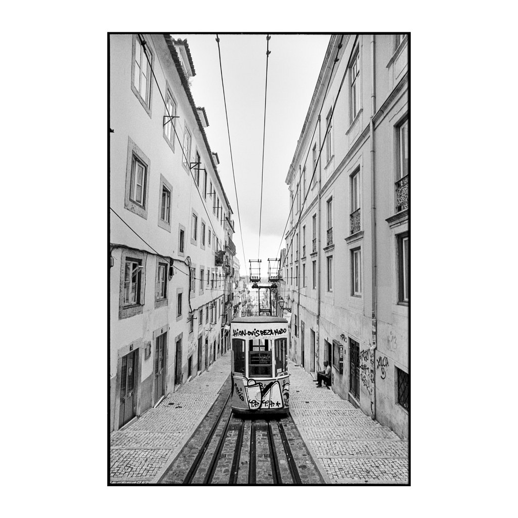 Lissabon-20-Leica-R7-Lomochrome-Metropolis-100-400.jpg