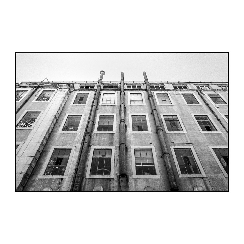 Lissabon-21-Leica-R7-Lomochrome-Metropolis-100-400.jpg